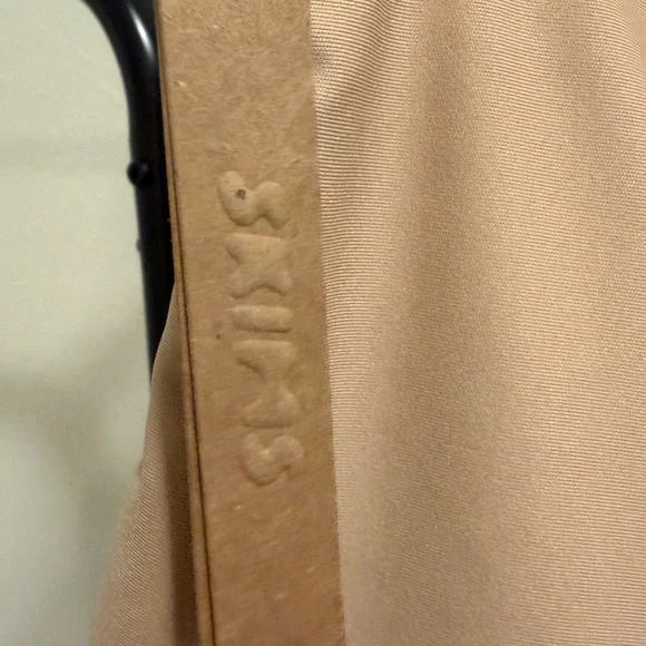 SKIMS, BUTT LIFTING SHORT, CLAY, LARGE